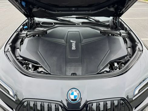 Used 2023 BMW i7 xDrive60 AWD/4WD image 19