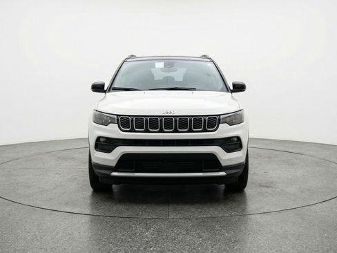 Used 2025 Jeep Compass Limited AWD/4WD image 2