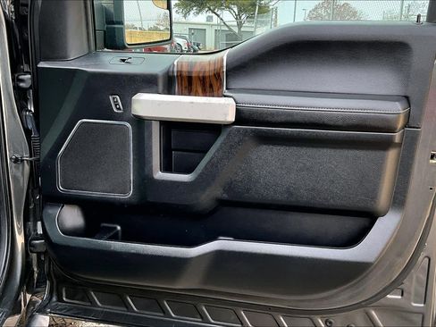 Certified 2019 Ford F150 Lariat image 23