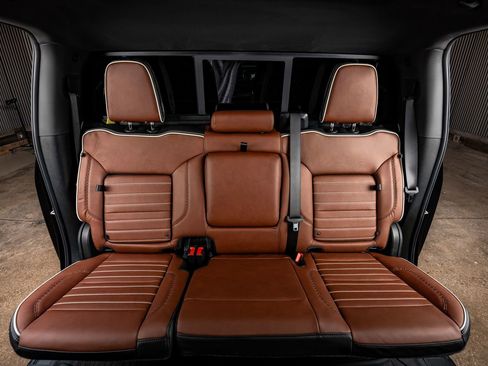 Used 2025 GMC Sierra 2500 Denali Ultimate image 35