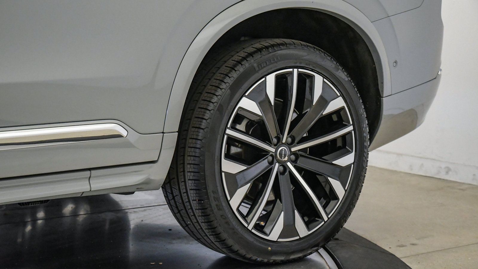 Certified 2026 Volvo XC90 B6 Plus AWD/4WD image 11