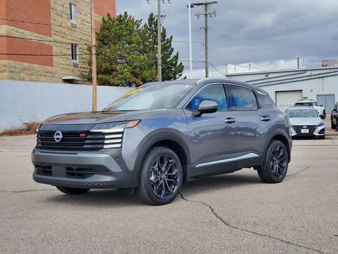 Used 2025 Nissan Kicks SR image 2