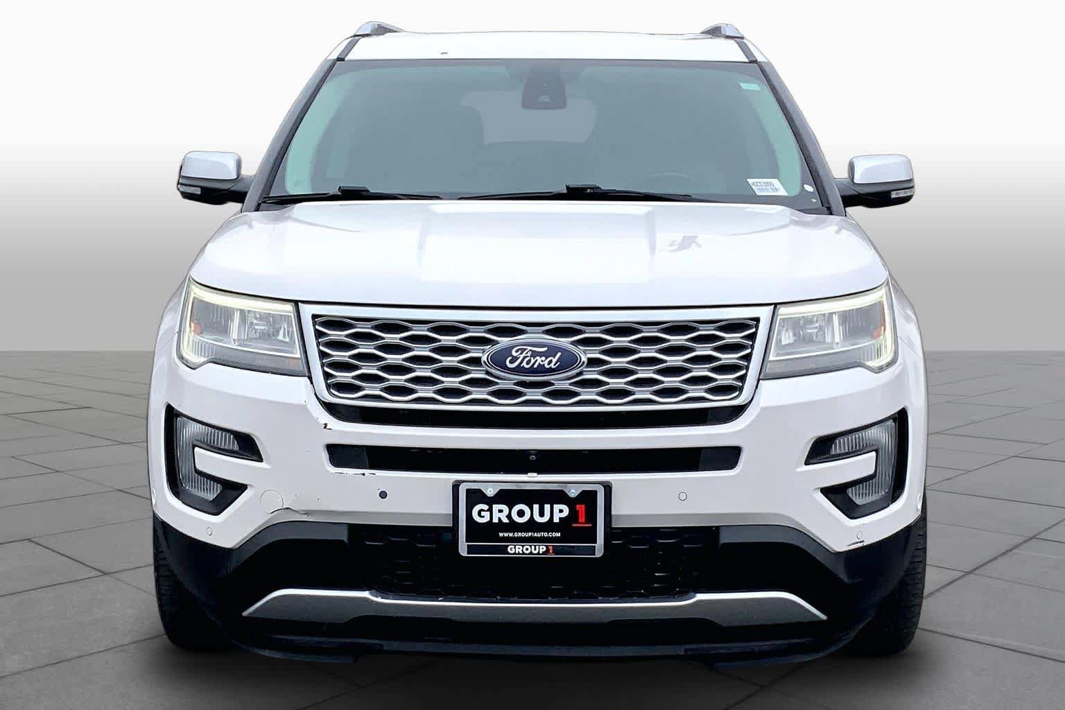 Used 2017 Ford Explorer Platinum AWD/4WD image 4