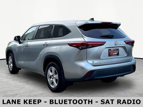 Used 2023 Toyota Highlander L AWD/4WD image 4