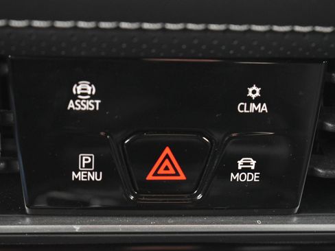 Used 2024 Volkswagen Atlas Cross Sport SE image 27