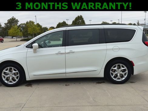 Used 2017 Chrysler Pacifica Touring-L w/ Tire & Wheel Group image 5