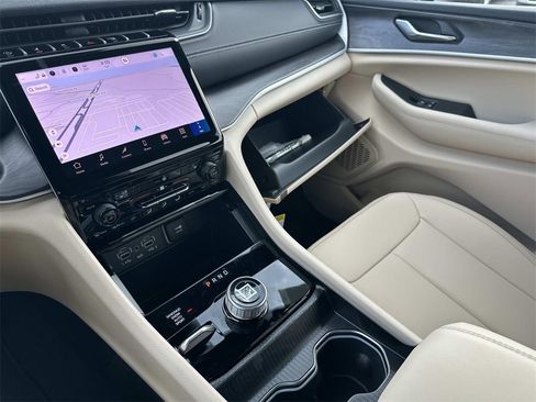 New 2025 Jeep Grand Cherokee Limited image 17