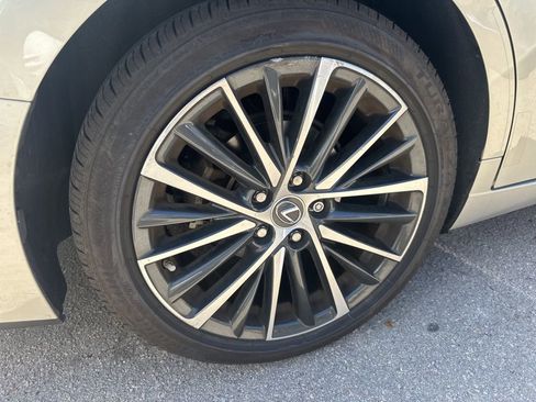 Used 2024 Lexus ES 350 w/ Premium Package image 9