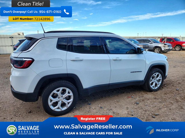 Used 2024 Jeep Compass Latitude AWD/4WD image 4