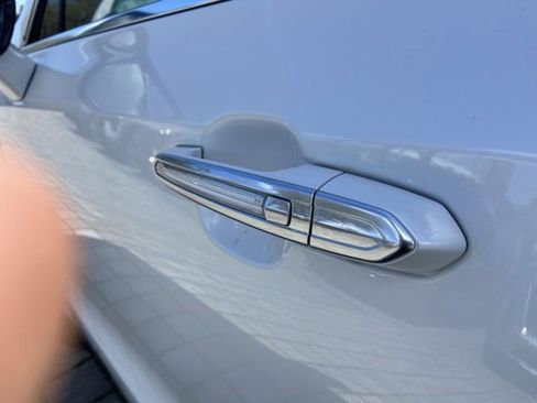 Certified 2025 Cadillac XT4 Premium Luxury image 11