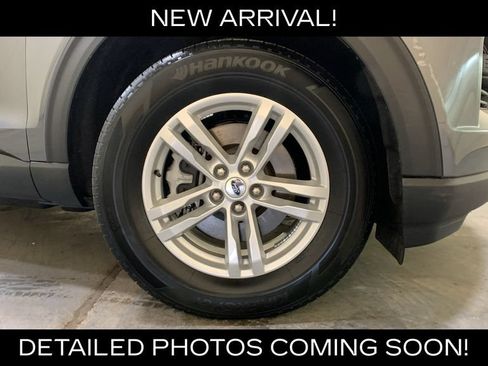 Used 2023 Ford Explorer XLT AWD/4WD image 9