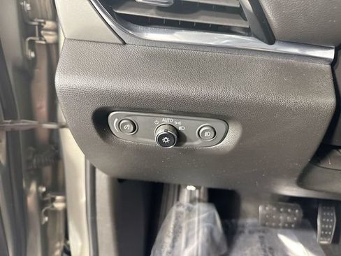 Used 2018 Chevrolet Traverse LT AWD/4WD image 14
