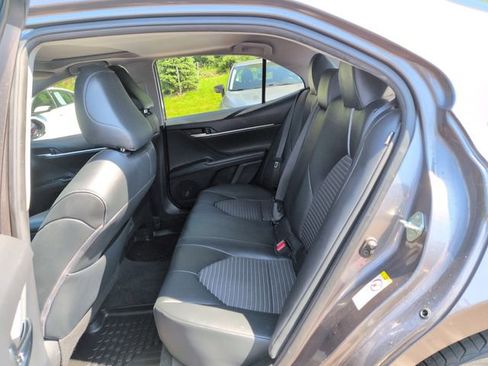 Used 2019 Toyota Camry SE FWD image 14