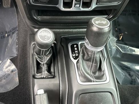 Used 2022 Jeep Wrangler Unlimited Sahara w/ Cold Weather Group AWD/4WD image 5