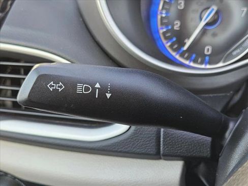 Used 2023 Chrysler Pacifica Touring-L FWD image 15