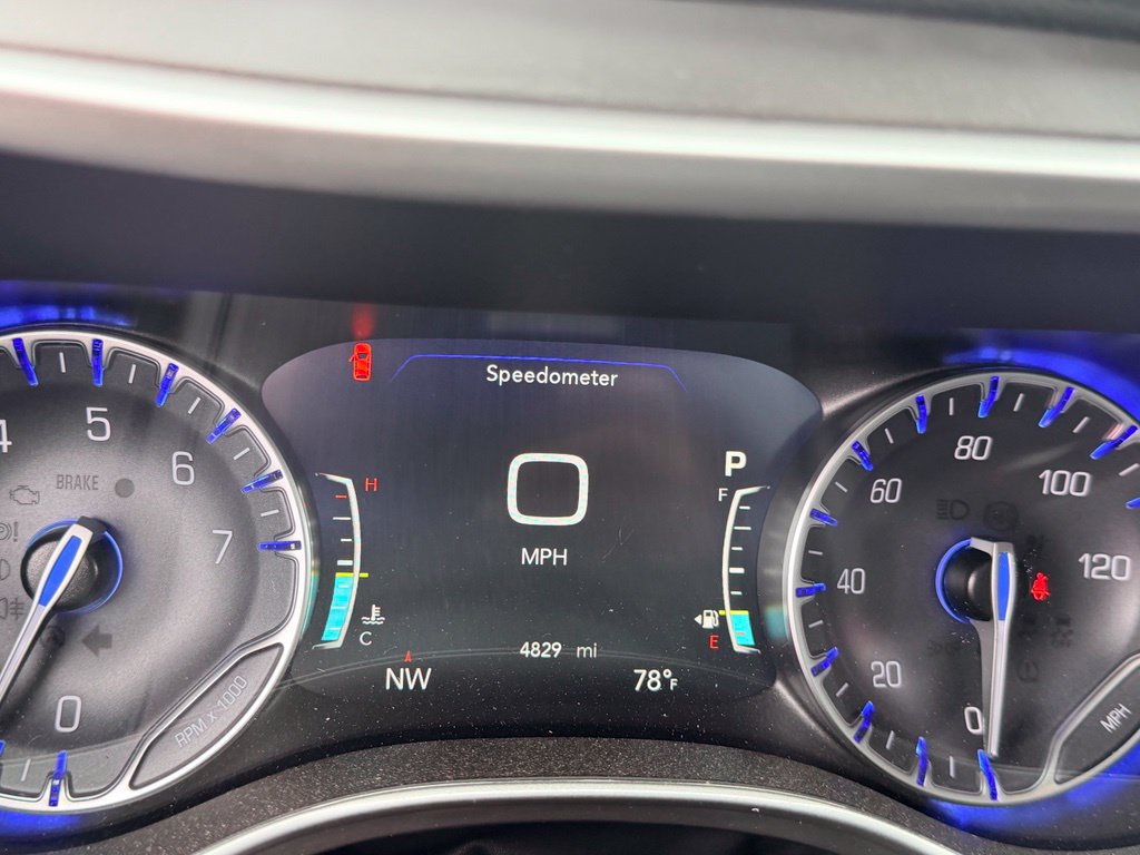 Used 2025 Chrysler Pacifica Select AWD/4WD image 10