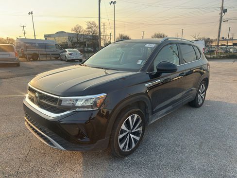 Used 2023 Volkswagen Taos SE image 1