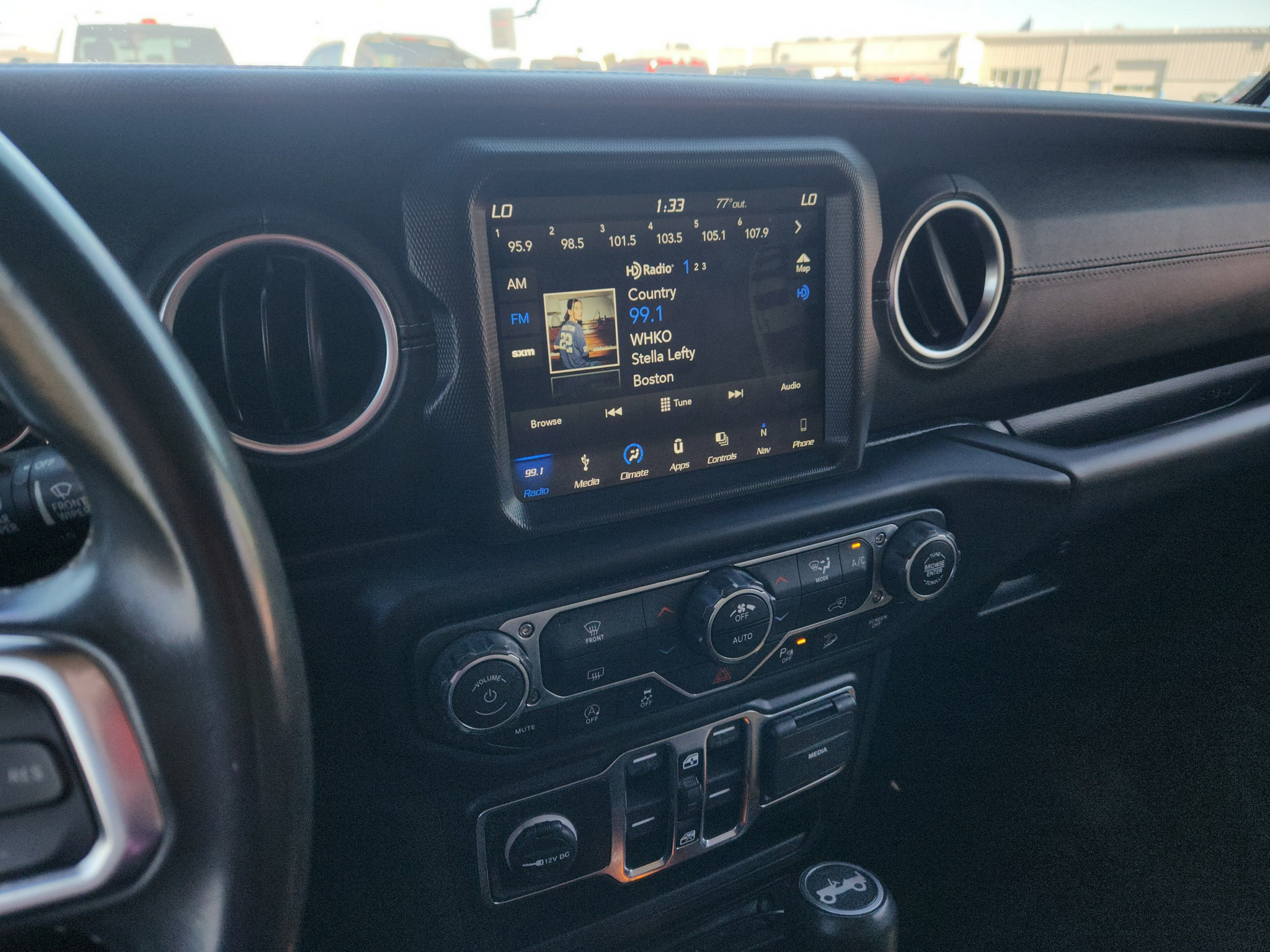 Used 2019 Jeep Wrangler Unlimited Sahara AWD/4WD image 26
