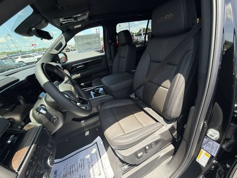 New 2026 Chevrolet Suburban High Country AWD/4WD image 17