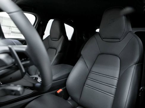 New 2026 Porsche Cayenne Turbo GT AWD/4WD image 5