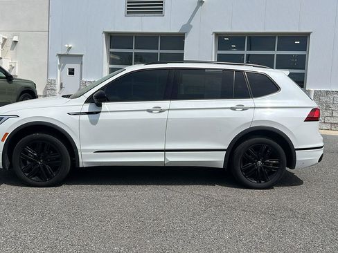 Used 2022 Volkswagen Tiguan SE R-Line image 6