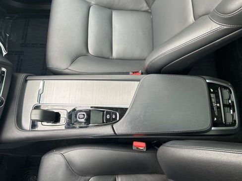 Certified 2024 Volvo XC90 B5 Core w/ Protection Package Premier image 25