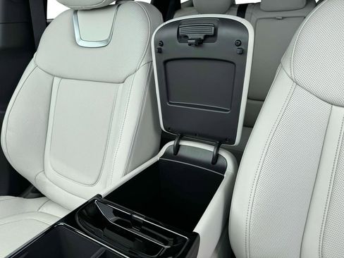 New 2025 Hyundai Tucson Limited image 18