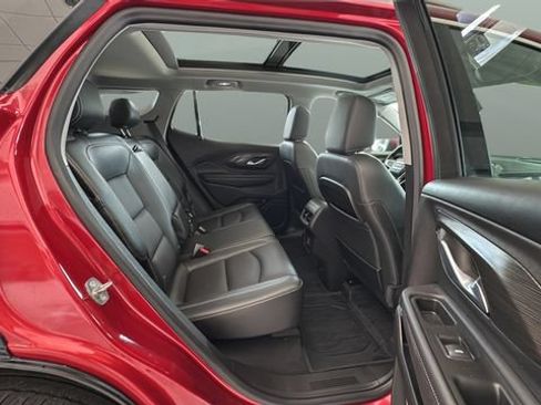 Used 2022 GMC Terrain SLT w/ Infotainment Package II AWD/4WD image 17