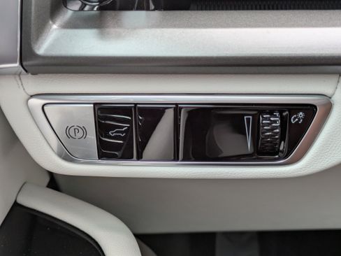 New 2026 Cadillac Vistiq Luxury w/ LPO, Floor Liner Package image 18