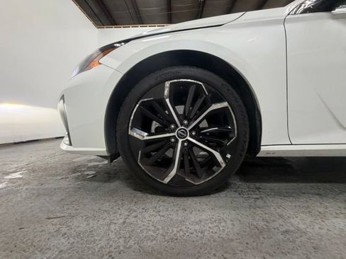 Used 2024 Nissan Altima 2.5 SR FWD image 12