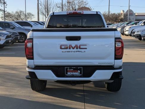 Used 2024 GMC Canyon Denali image 7
