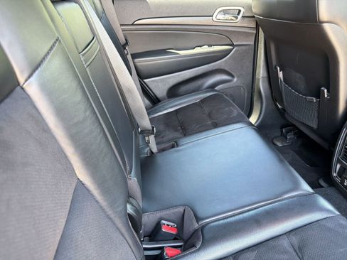 Used 2022 Jeep Grand Cherokee Laredo X RWD image 29