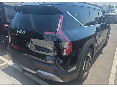Used 2024 Kia EV9 Light Long Range RWD image 3