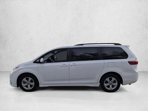 Used 2020 Toyota Sienna LE image 9