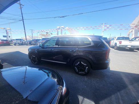 Used 2025 Kia Telluride S image 11