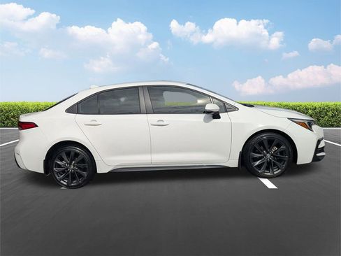 Certified 2024 Toyota Corolla SE image 3