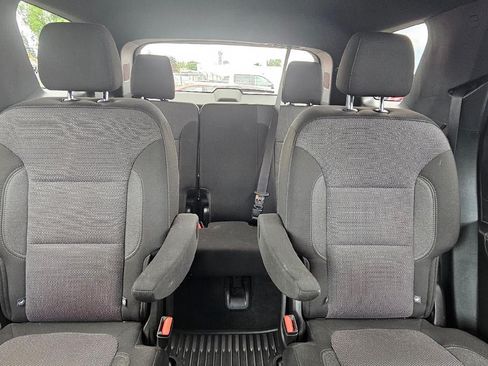 Used 2023 Chevrolet Traverse LT FWD image 10