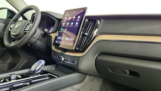 Used 2027 Volvo XC60 B5 Core AWD/4WD image 34