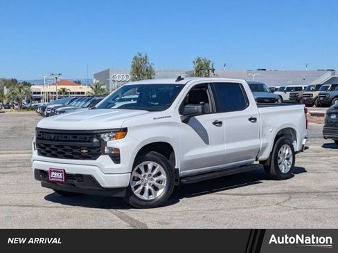 Used 2024 Chevrolet Silverado 1500 Custom image 1