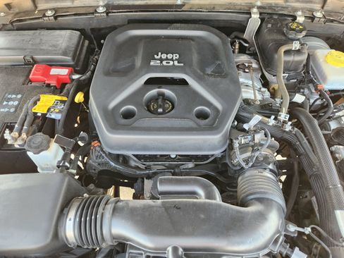 Used 2021 Jeep Wrangler Unlimited Sport AWD/4WD image 31