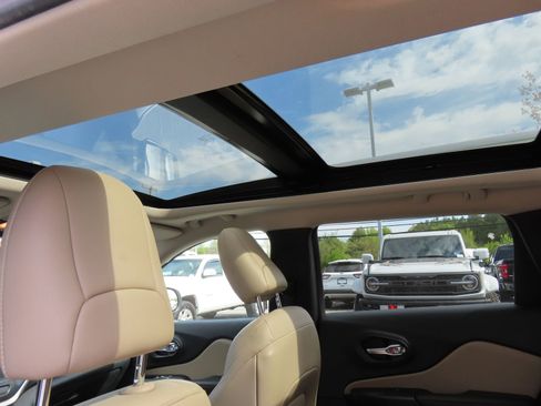 Used 2015 Jeep Cherokee Limited w/ Luxury Group image 25