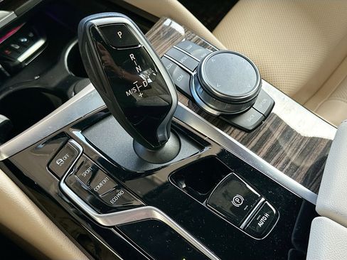 Certified 2023 BMW 530i xDrive w/ Premium Package image 17