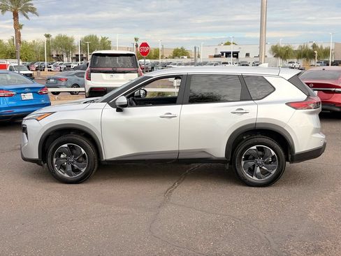 Certified 2025 Nissan Rogue SV FWD image 3