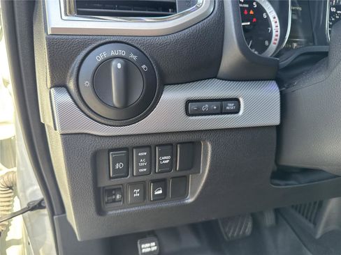 Used 2018 Nissan Titan PRO-4X w/ Pro-4x Convenience Package AWD/4WD image 19