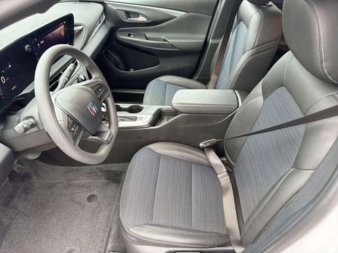 Used 2025 Buick Envista Preferred image 18