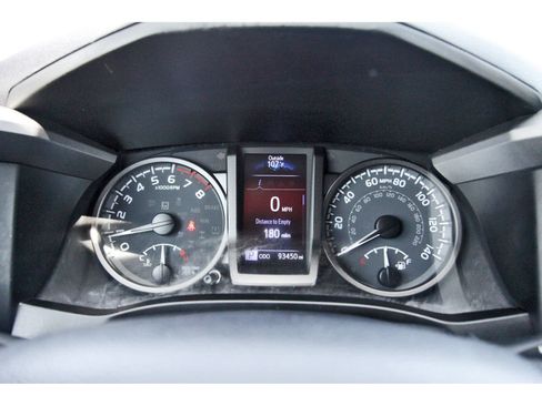 Used 2021 Toyota Tacoma TRD Off-Road w/ Technology Package AWD/4WD image 18