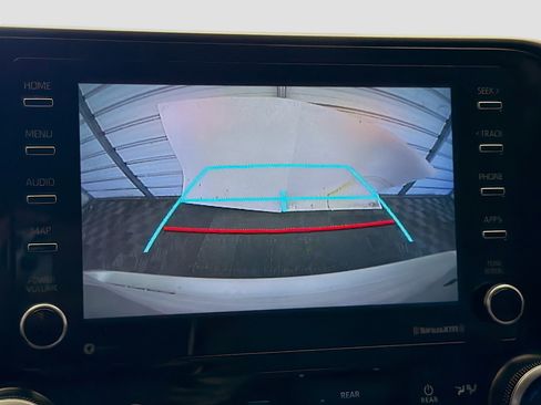 Used 2021 Toyota Highlander L image 16