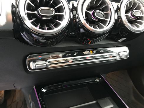 Used 2023 Mercedes-Benz GLB 250 4MATIC image 24