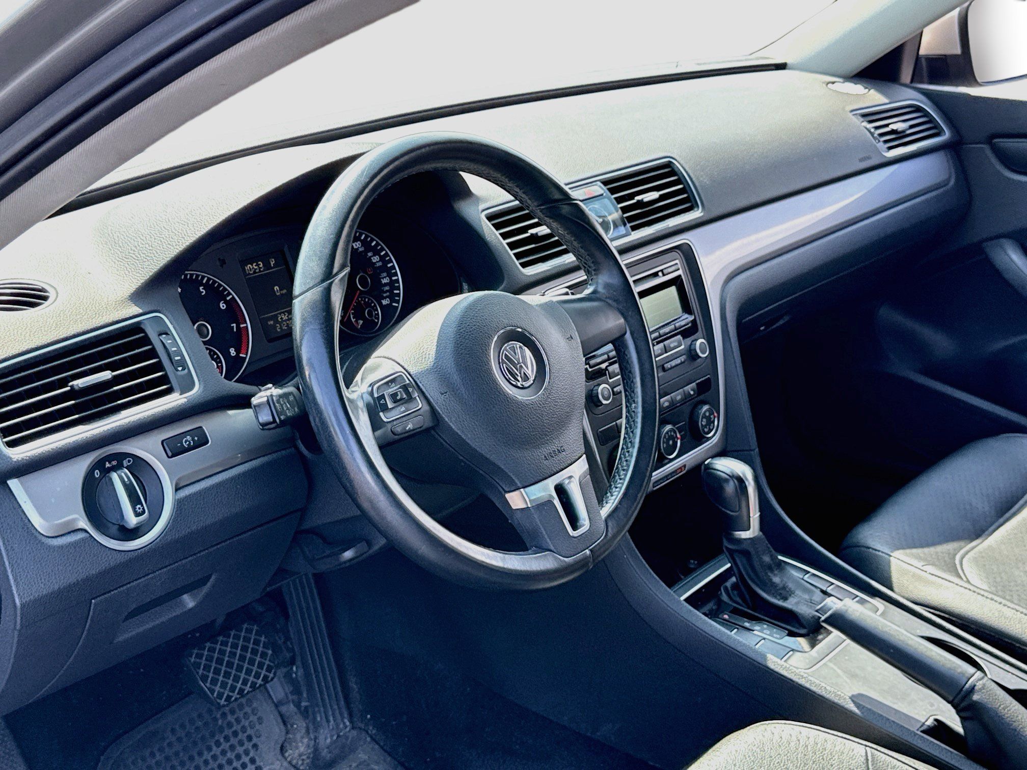 Used 2014 Volkswagen Passat 1.8T Wolfsburg Edition FWD image 3