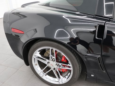 Used 2007 Chevrolet Corvette Z06 w/ Preferred Equipment Group RWD image 22